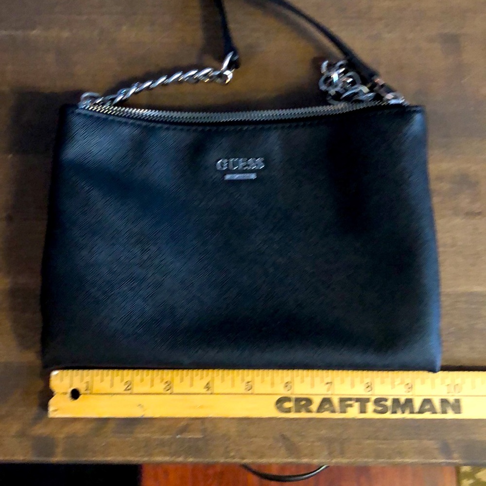 GUESS purse/crossbody Gorgeous like-new condition. 2 zippers, 1 strong magnetic